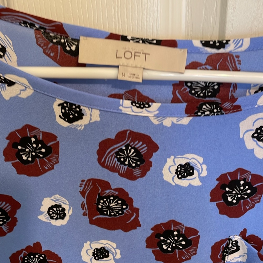 Loft blouse Great condition. - Picture 2 of 8